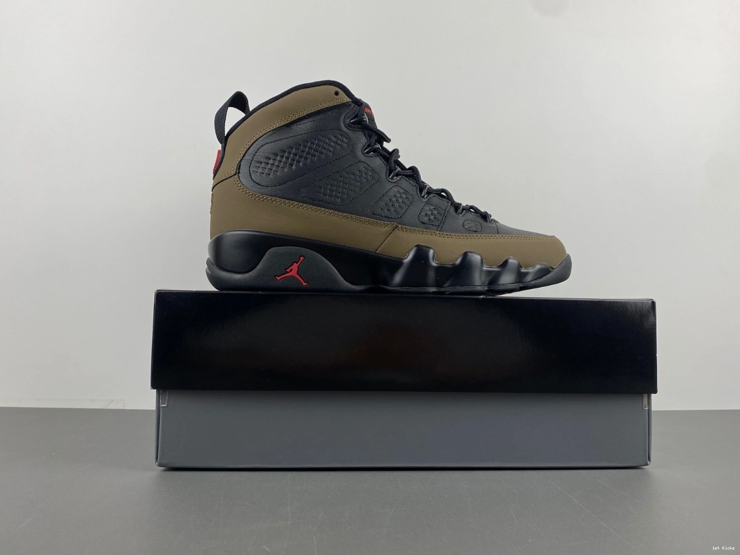 9 HV4794-030  Holiday Air Jordan 